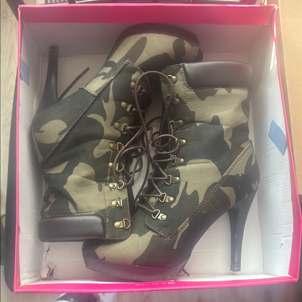 Camouflage Lace-Up High Heel Boots